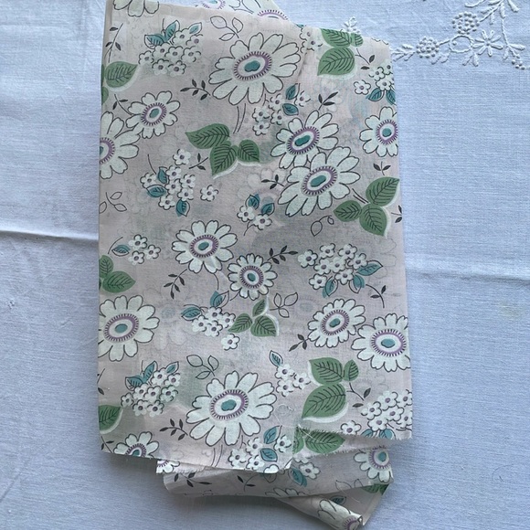 Vintage organdy (ca 1950's) floral print organdy remnant, 9" x 19" - Picture 3 of 5